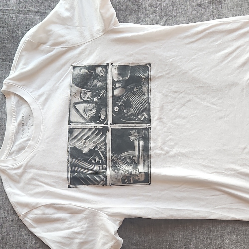 Banana Republic Graphic tee